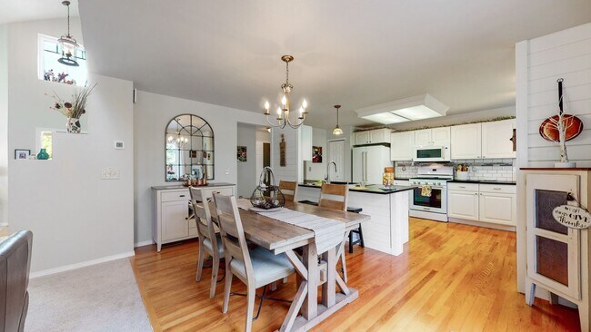 Building Photo - Stunning 3bd 3.5ba Home in the Mariana Butte Neighborhood