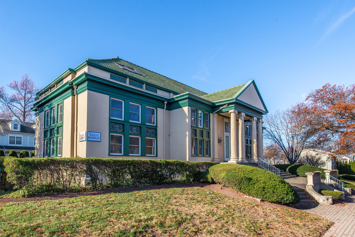 Front view of the building - 21 Springfield Ave