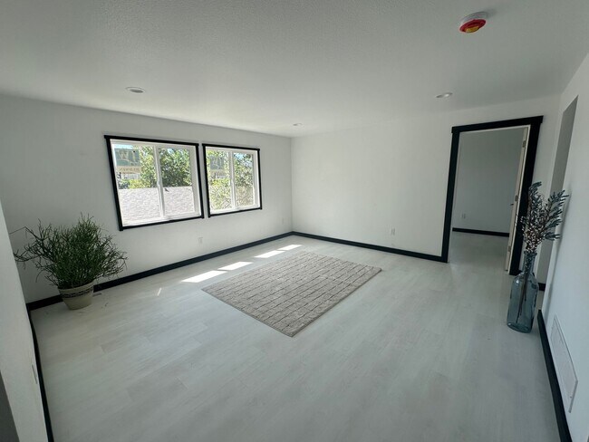 Building Photo - 1113 10th St NW