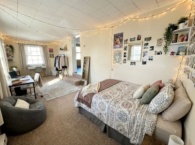 Building Photo - 165 N Hanover St