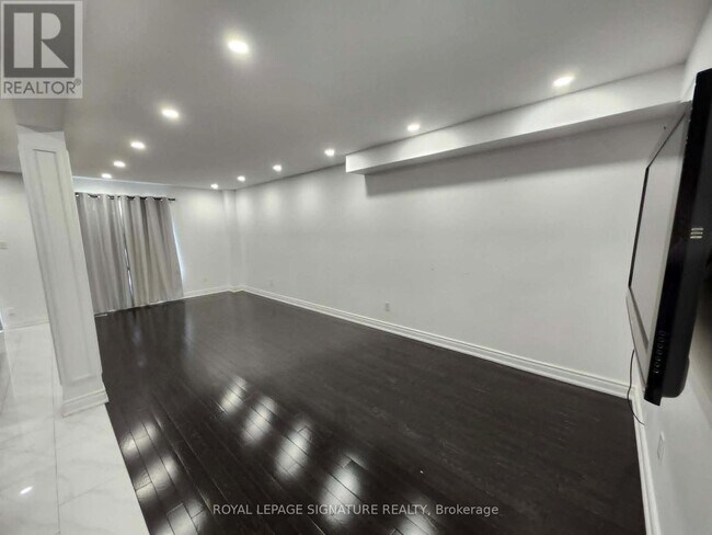 Photo du bâtiment - 99 Corkwood Crescent