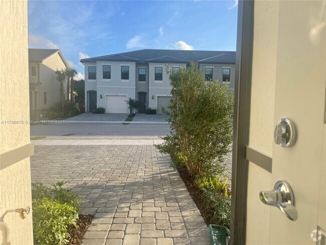 Building Photo - 2151 Appleton Cir S