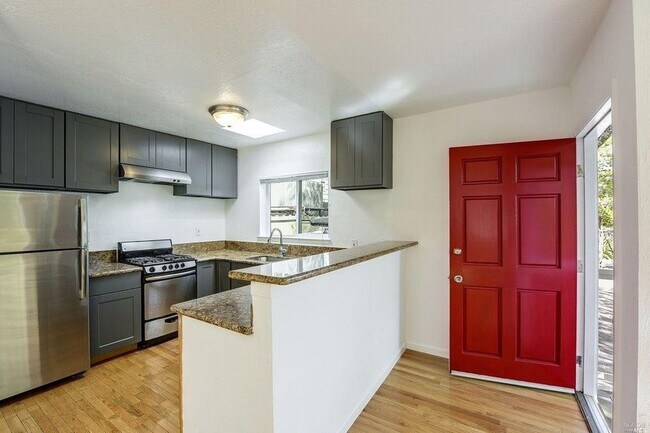 Foto del edificio - 1385 1/2 Sir Francis Drake Blvd, Unit 1