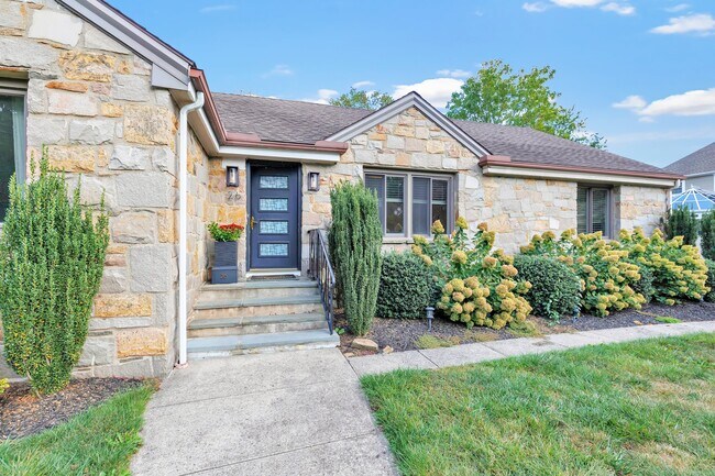 Building Photo - 26 Pearsall Pl