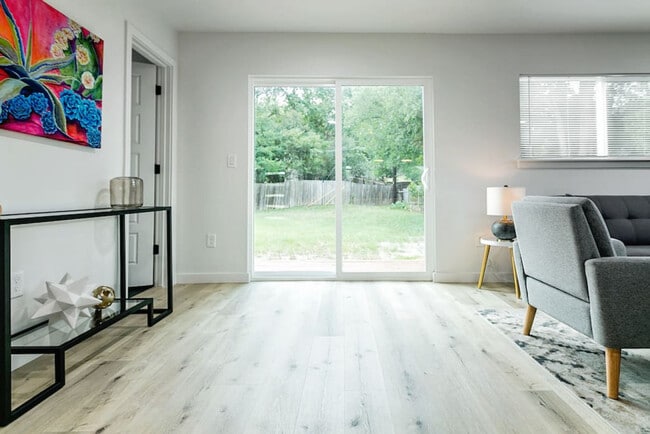 Building Photo - 6104 Reicher Dr