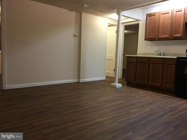 Building Photo - 7206 Flower Ave
