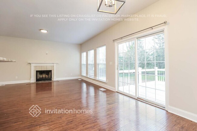 Building Photo - 415 Grovewood Dr