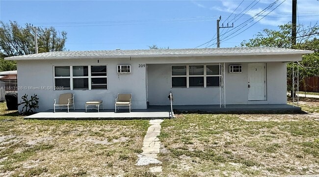 Building Photo - 209 SW 14th St