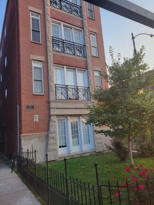 2357 W Congress Pkwy Unit 3, Chicago, IL 60612 Condo for Rent in