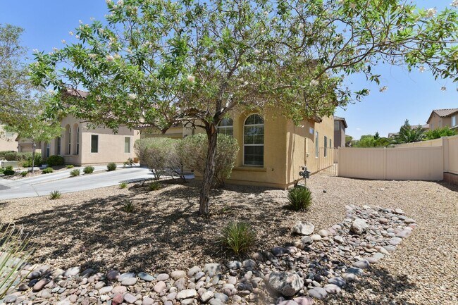Foto del edificio - Beautiful 4BED/3BATH/CAR home located in SW Las Vegas! -Enjoy Rent-Free Holidays!