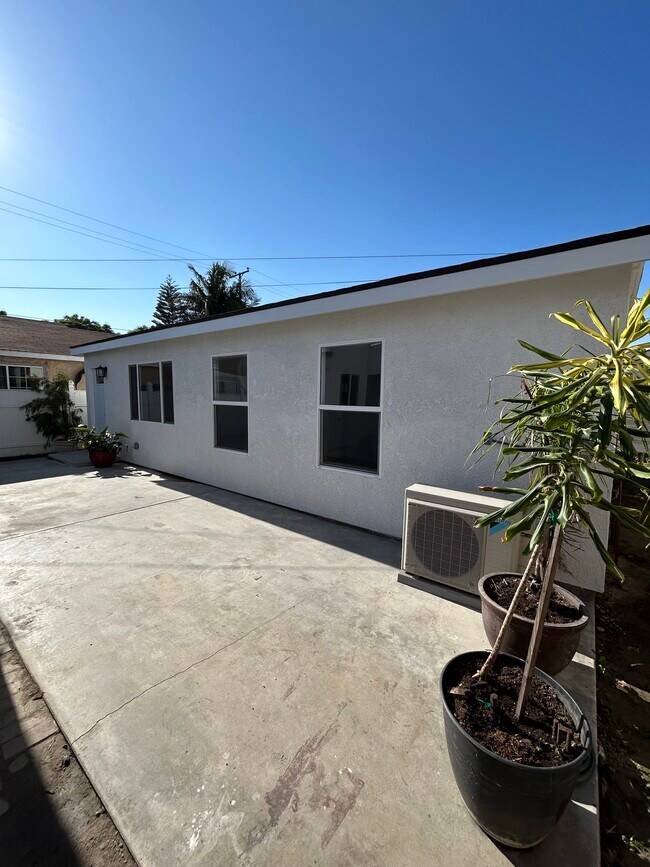 Building Photo - 2033 W Burnett St