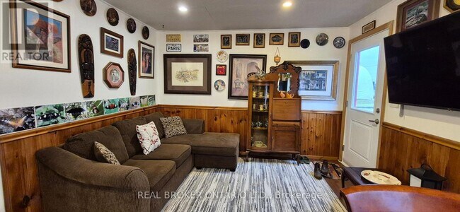 Photo du bâtiment - 7315 Langstaff Rd