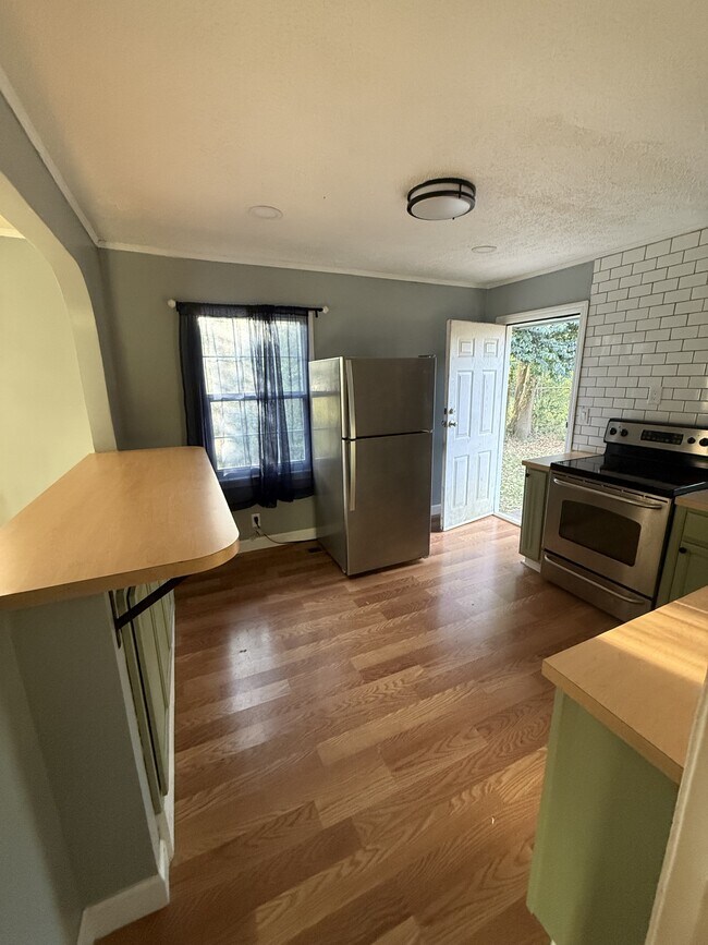 Foto del edificio - 215 Peachtree Cir