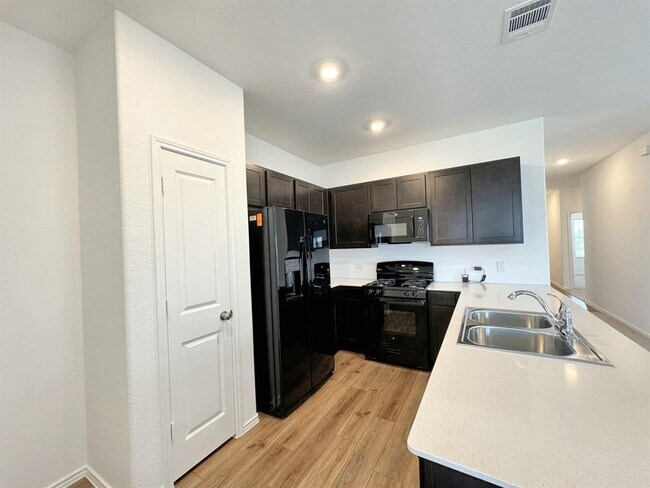 Building Photo - 2311 Red Sky Dr