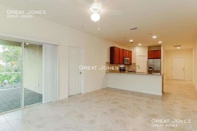 Building Photo - 3 bedroom in Rotonda West FL 33947