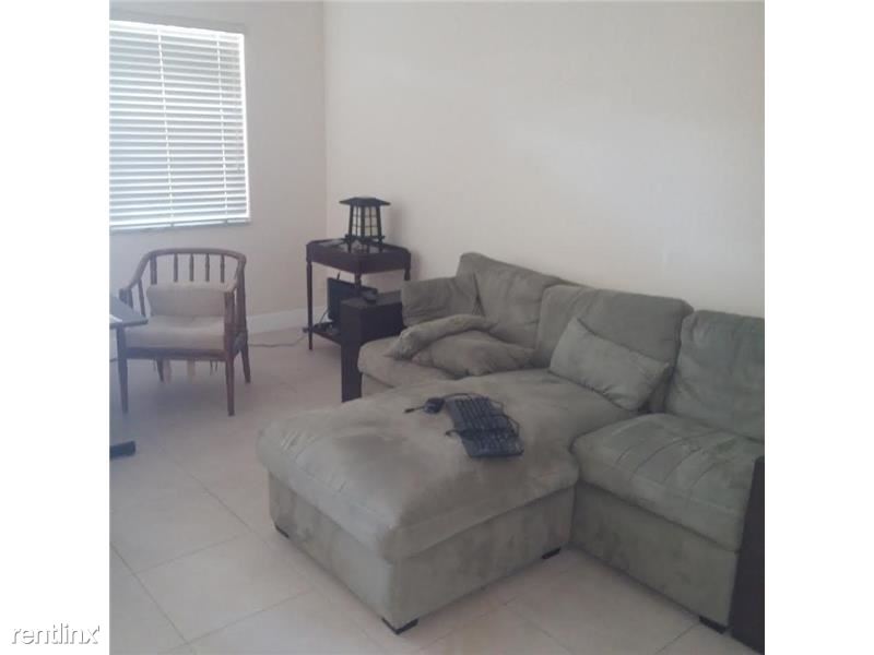 Building Photo - 2100 Diana Dr