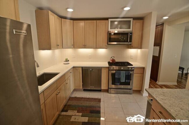Foto del edificio - Beautiful 2B/2BA Condo Located in Robbinsdale with Lakeview.