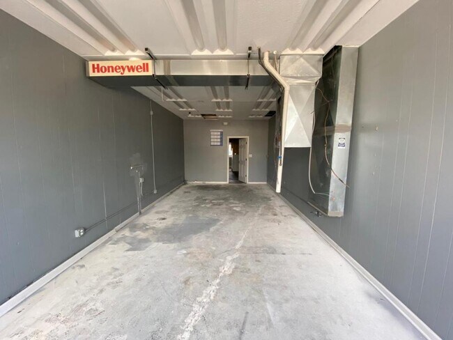 Foto del edificio - 5753 Ridge Rd