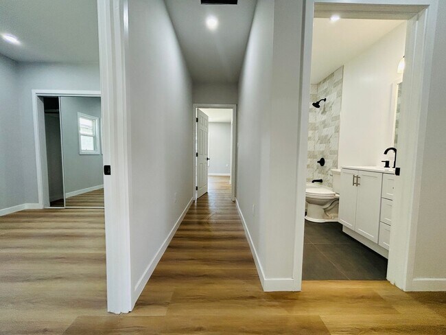 Foto del edificio - Fully Remodeled 3-Bedroom Home with Front ...