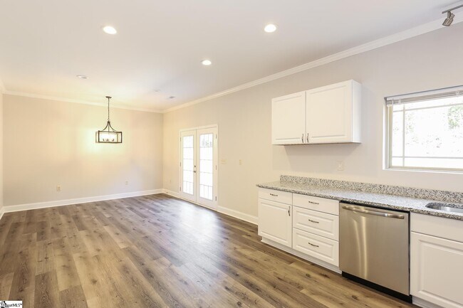 Building Photo - 21 Sarah Ct