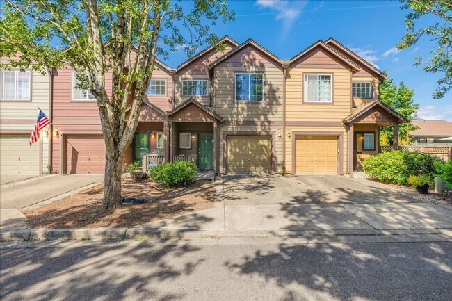 Foto del edificio - Crisp, Updated Townhome Near Nike & Shopping