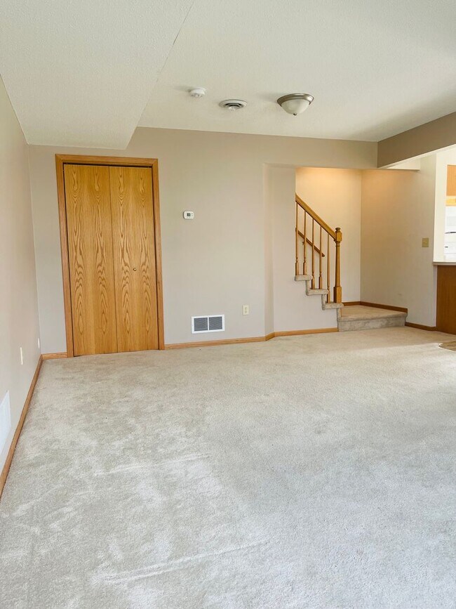 Building Photo - 3999 Meadow Brook Court