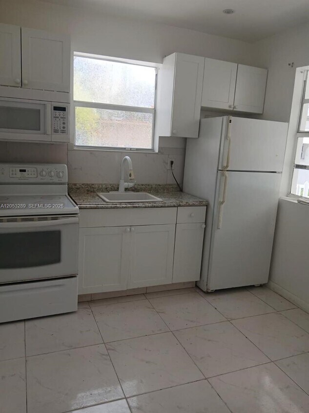 Foto del edificio - 2311 NE 135th Terrace