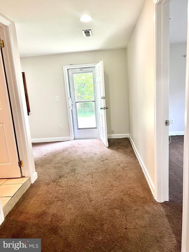 Foto principal - 824 Shelby Dr