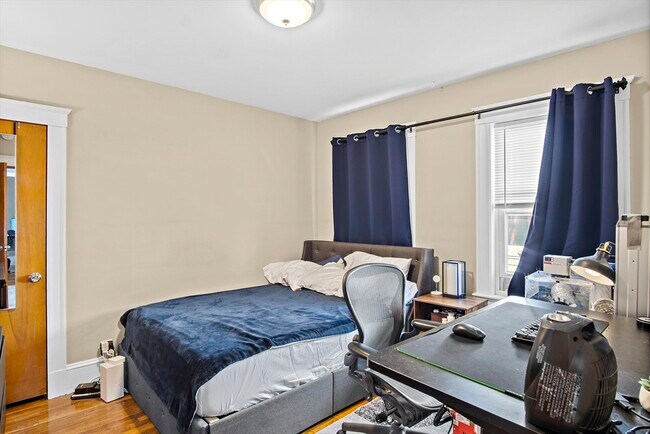 Foto del edificio - 24 Englewood Ave