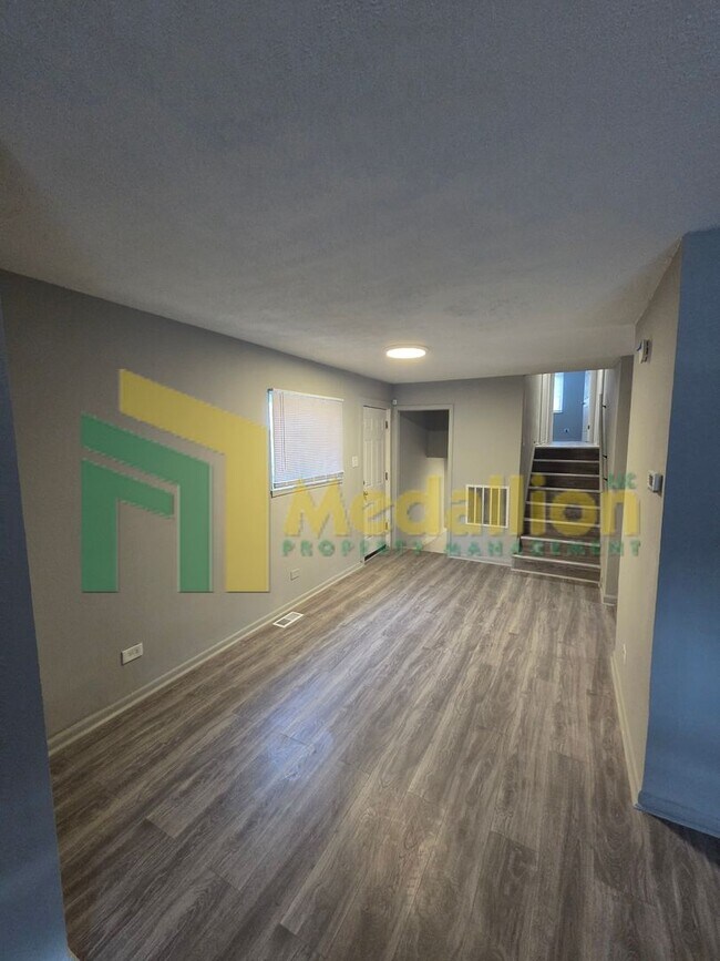 Foto del edificio - Updated 5-Bedroom Home with Finished Basement and Fenced Yard