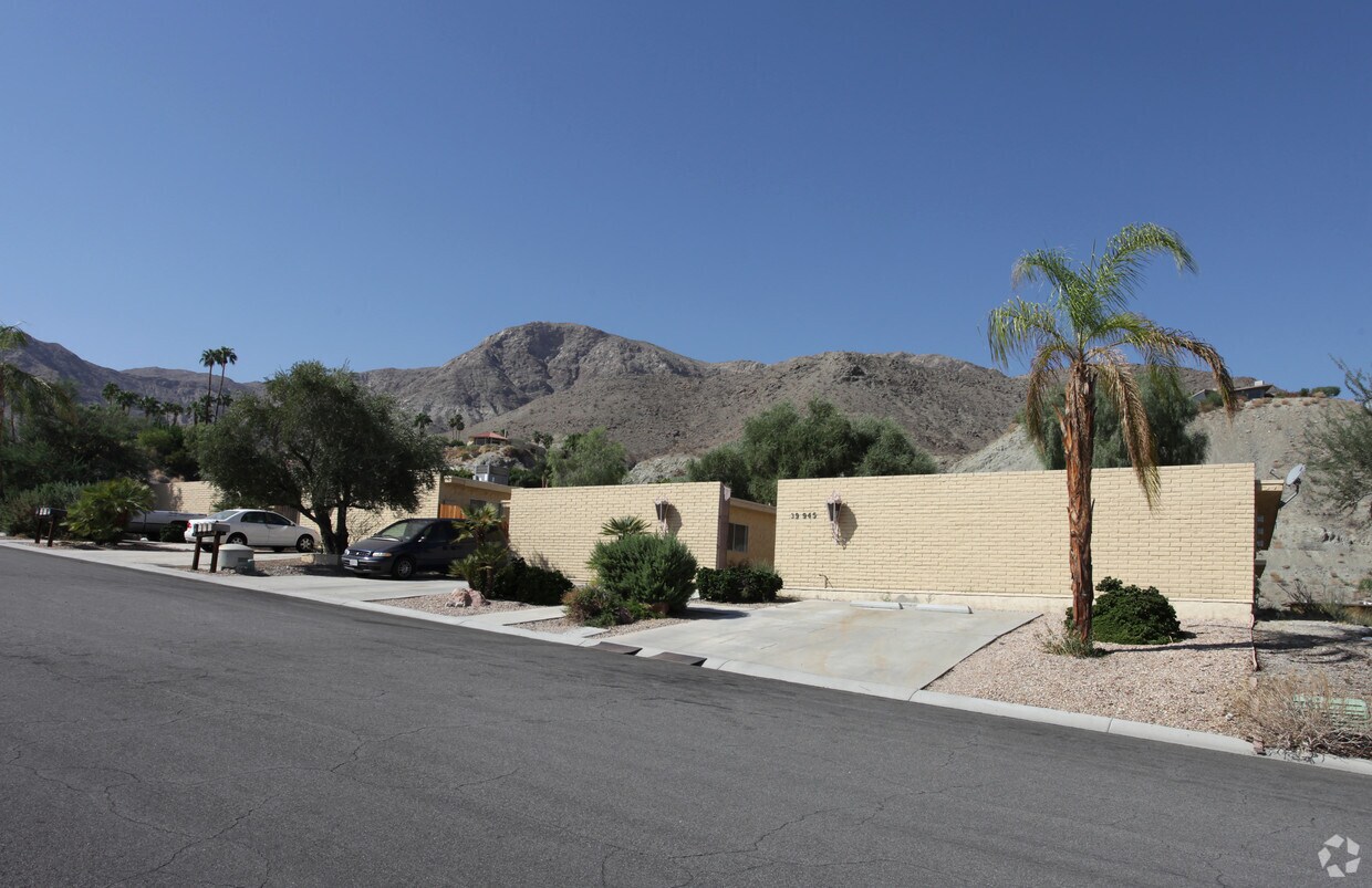 Foto del edificio - 39945-39965 View Rd