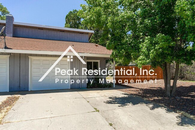 Foto del edificio - Wonderful Orangevale 2bd/1ba Duplex with 1...