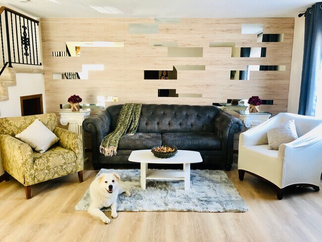 Foto del edificio - 2040 Oak Meadow Cir