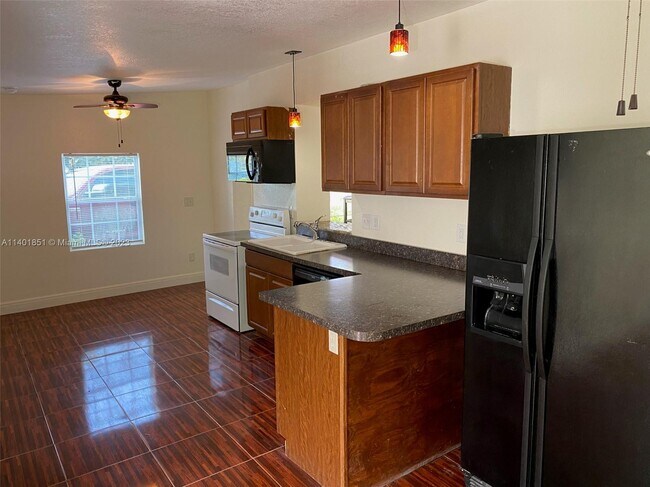 Foto del edificio - 1467 Renton St