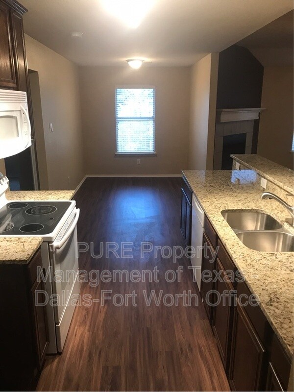 Building Photo - 1703 Country Crest Ln