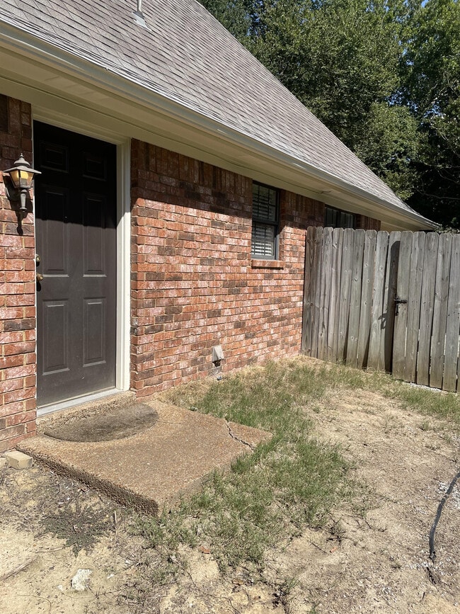 Building Photo - 4672 Buckhead Cir