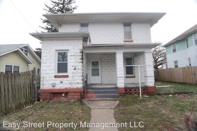 Building Photo - 1620-29 1/2 29 1/2 St