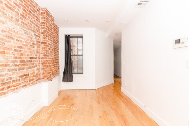 Foto del edificio - 1320 Sterling Pl