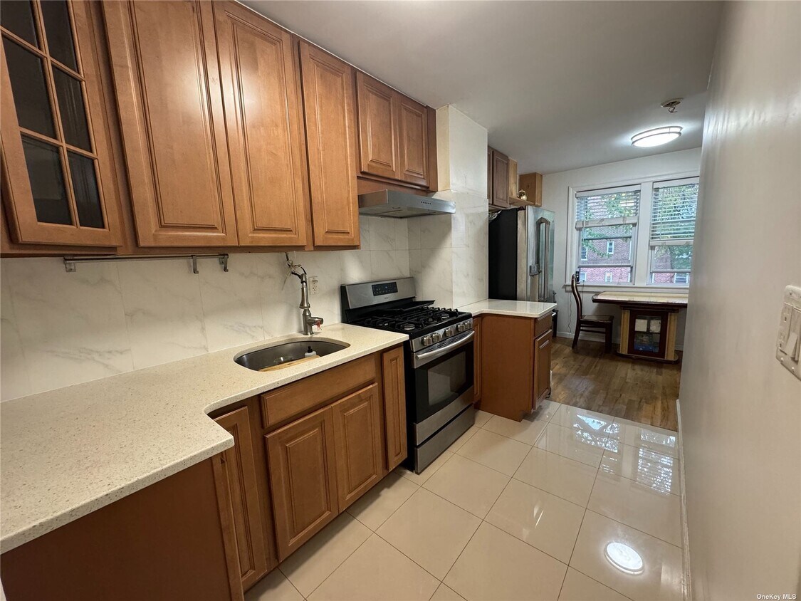 Foto principal - 105-35-105-63 63rd Dr