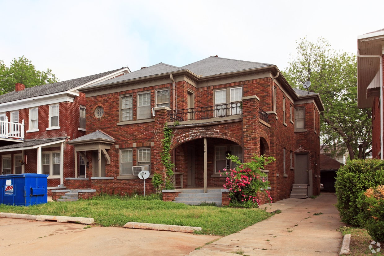 Building Photo - Lincoln Terrace 5-Plex