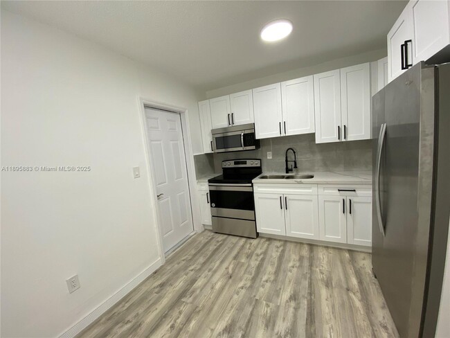 Foto del edificio - 44 NW 44th St