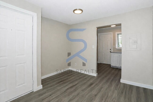 Building Photo - 2055 Alison Ct SW