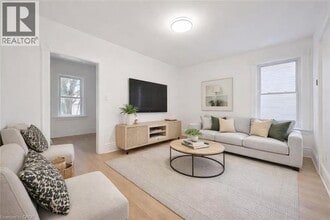 Building Photo - 136 Paisley St