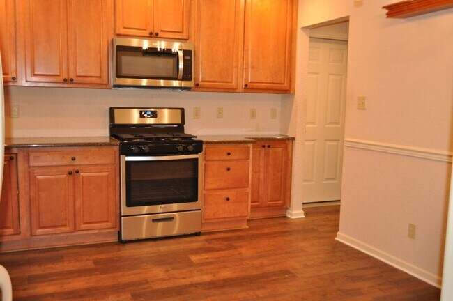 Building Photo - 601 Concord Villas Way