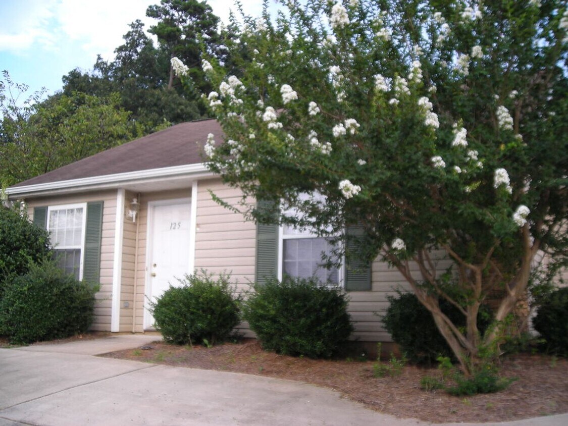 Foto principal - 125 Springwood Ln