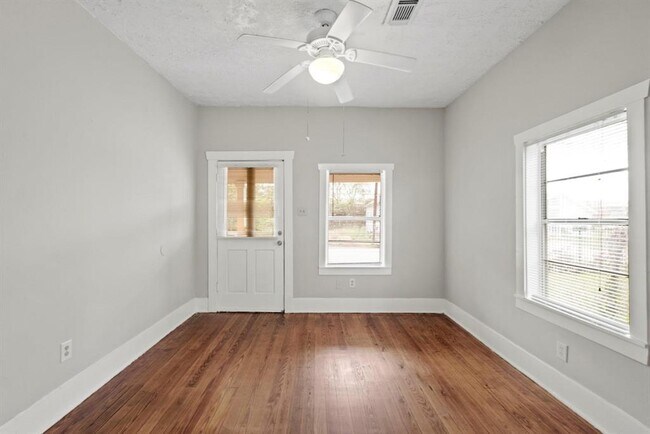Building Photo - 1506 Sydnor St