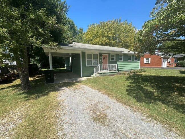 Building Photo - 618 Spencer Dr