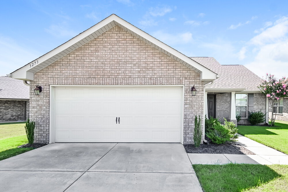 Primary Photo - 3273 Cecil Moore Dr