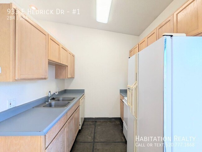 Foto del edificio - 933 E Hedrick Dr