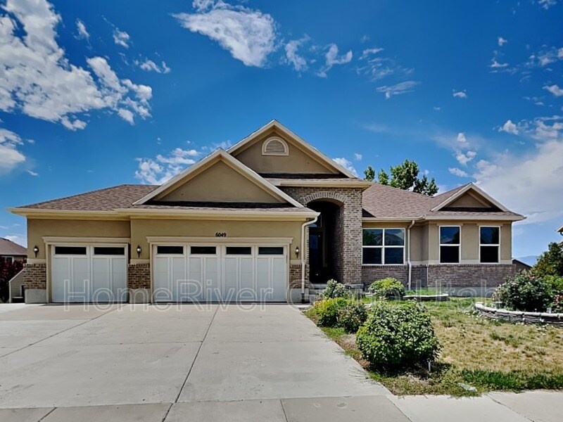 Foto principal - 6049 Bayshore Dr